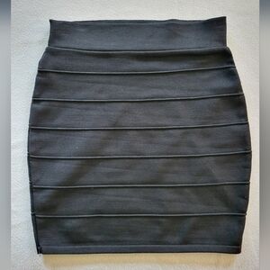 Elegant Black Women's Skirt JUNIORS SIZE S, Excellant Pre-owned Condition
